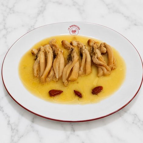 Navajas frescas con ajo y guindilla